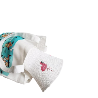 Pamela de Mujer con Estampado de Flamencos – Estilo Tropical y Protección Solar UPF 50+