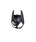 Máscara negra estilo Catwoman, ideal para cosplay y fiestas temáticas.